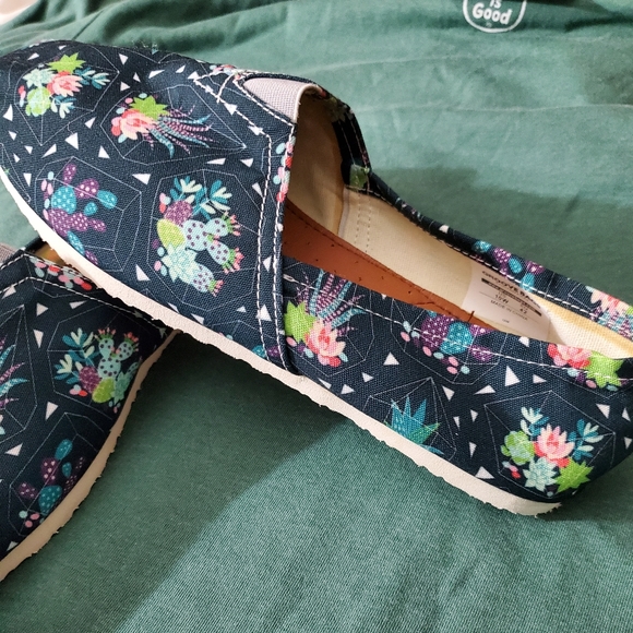 Groove Bags cactus plant shoes sz 9 10 W NEW Tom's style - Picture 10 of 16